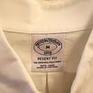 Brooks Brothers 100% linen white short sleeve Regent fit, size medium.